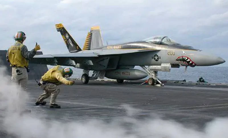 Американский крейсер по ошибке сбил истребитель F/A-18E Super Hornet из авиакрыла авианосца USS Harry S. Truman (CVN-75)