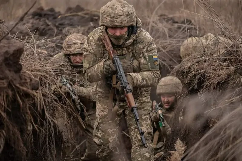 «У Зеленского есть три бригады резерва»: Российский военкор не исключил наступление ВСУ на новогодние праздники