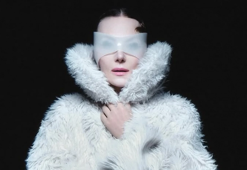 Рената Литвинова в образах Balenciaga снялась для Vogue