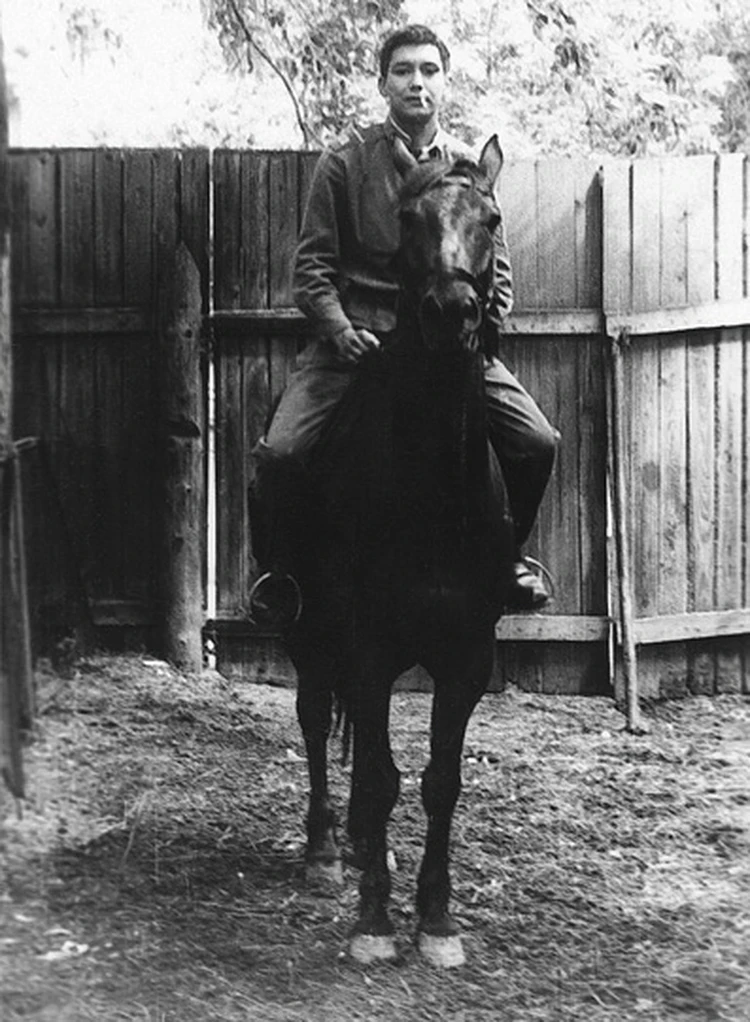 «Вампир» Глеб Калюжный, сын Пореченкова и Ирина Нельсон из Reflex: как российские звезды служили в армии