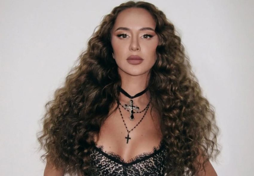 "Заново учусь жить". Анна Асти подогрела слухи о разводе