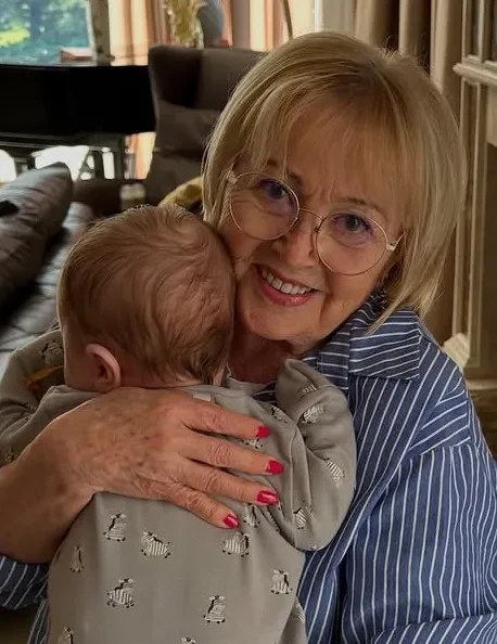 "Ты появился так вовремя". 81-летняя мать Анастасии Заворотнюк встретилась с правнуком