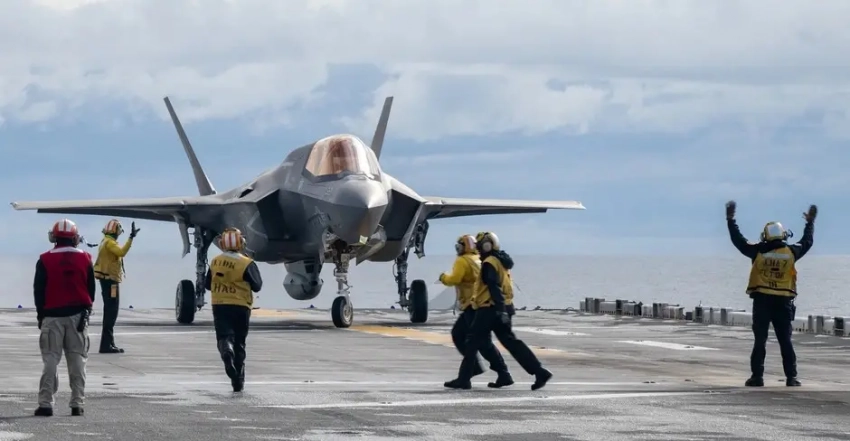 «Охраняем его круглосуточно»: британский истребитель F-35B не может покинуть Индию после поломки
