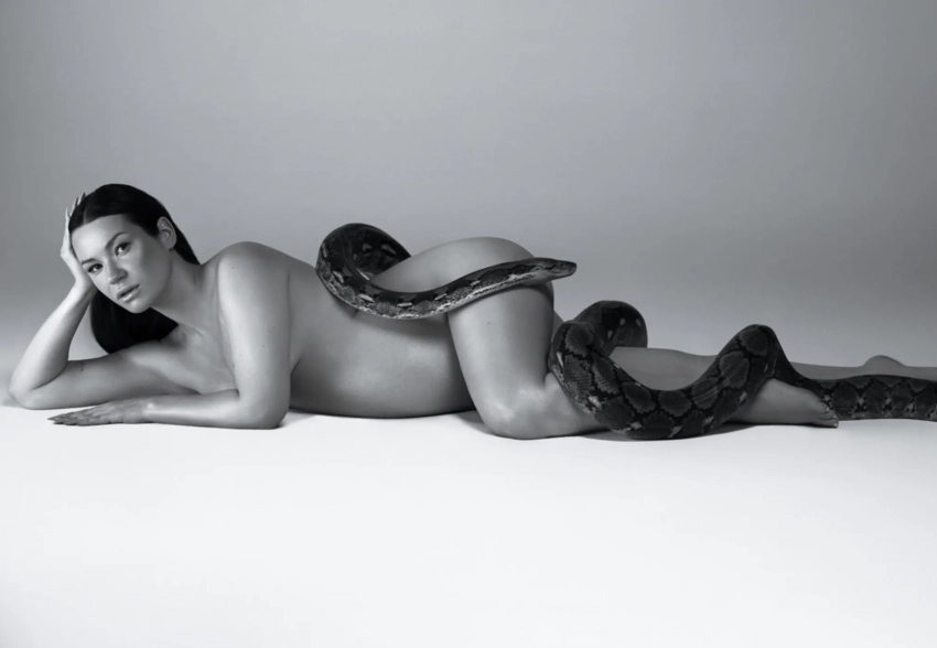 Беременная Ида Галич снялась обнажённой со змеёй