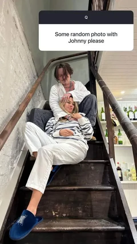 Бывшая "русская девушка" Джонни Деппа Юлия Власова опубликовала совместное фото с актёром