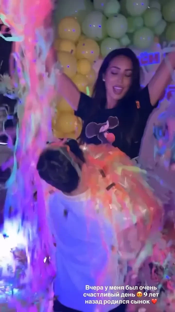 Чебурашка, шиншилла и конфетти: Алсу отпраздновала девятый день рождения сына Рафаэля