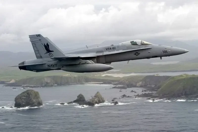 Шестой за последние 10 месяцев: Истребитель ВМС США F/A-18 Super Hornet упал у побережья Вирджинии