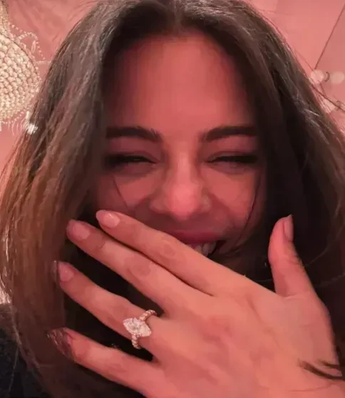 Селена Гомес устроила девичник на яхте у берегов Мексики перед свадьбой с Бенни Бланко