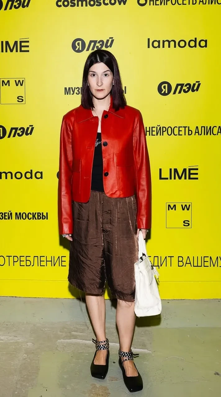 Алёна Долецкая, Гоша Рубчинский, Влад Лисовец и жена Басты на ярмарке молодого искусства Blazar-2025