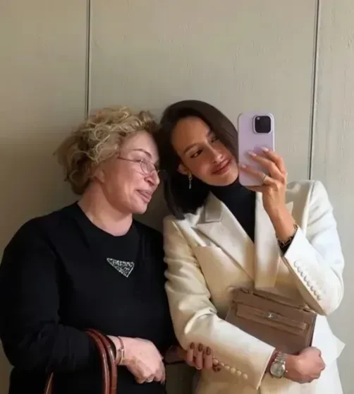 Мать Тимати опубликовала фото с Валентиной Ивановой и внучкой на фоне обвинений в том, что она "забрала" ребёнка себе