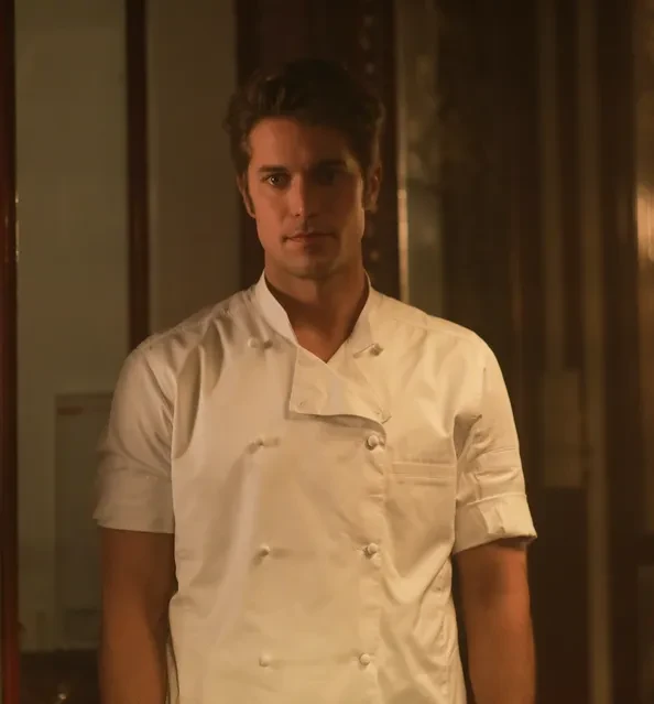 Шейлин Вудли и звезда сериала "Эмили в Париже" Лукас Браво расстались после семи месяцев отношений