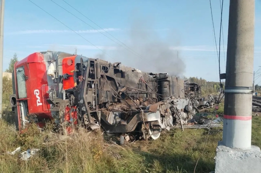 Две аварии со сходом поездов с рельсов в Ленинградской области за одно утро