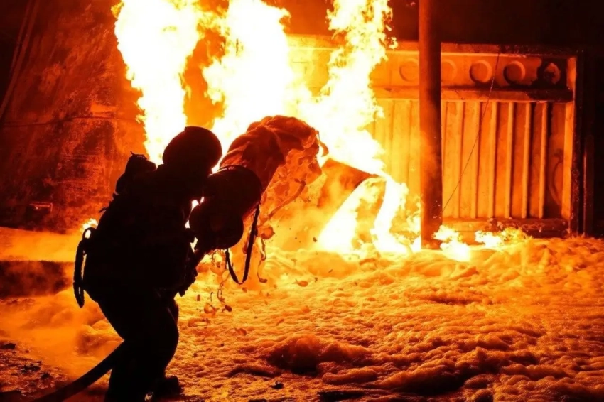 Удары ВС России по аэродрому в Черниговской области привели к обширному пожару