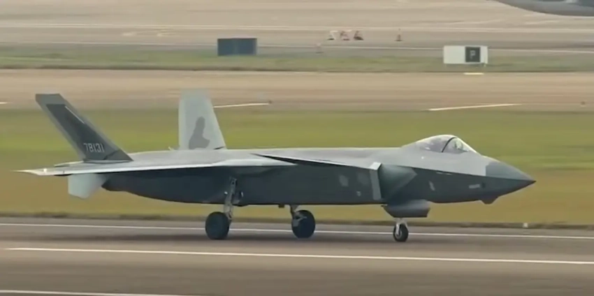 Уже три сотни самолётов: Китай расширяет парк стелс-истребителей J-20