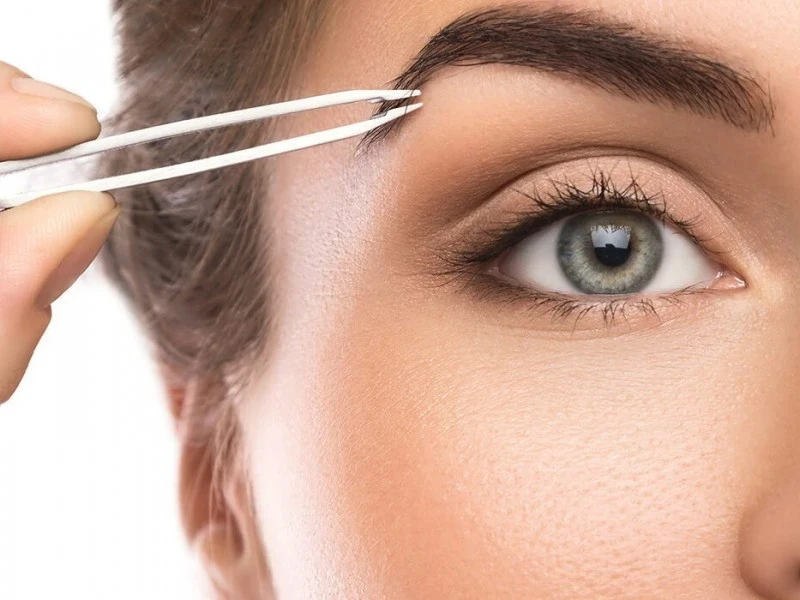 Главные промахи в форме и цвете бровей, которые вас старят