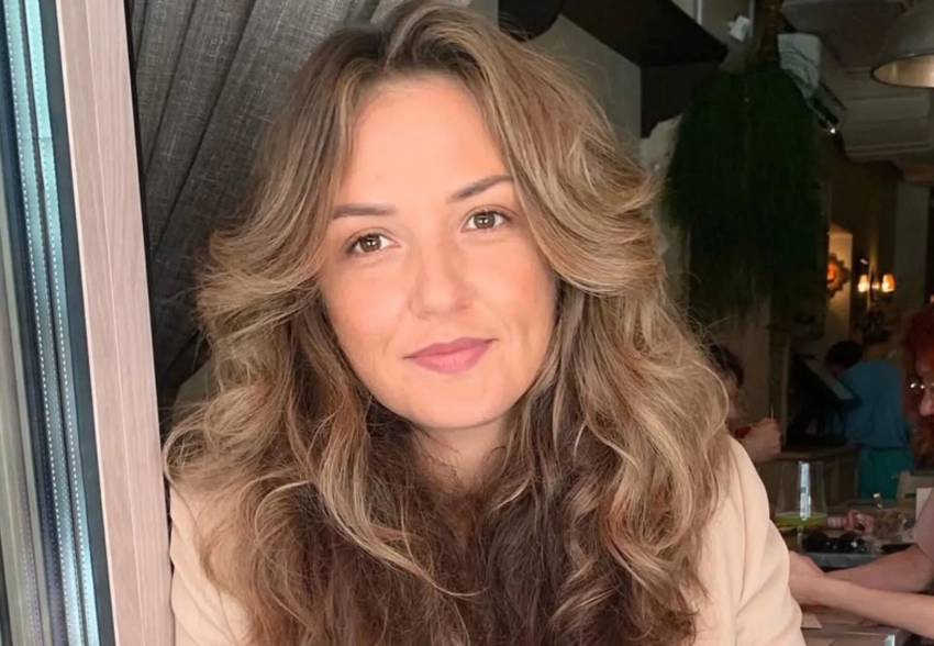 "Без акцента говорят? Зубы не золотые?". В сети обсуждают дизайнера Катю Добрякову из-за её требований к няням