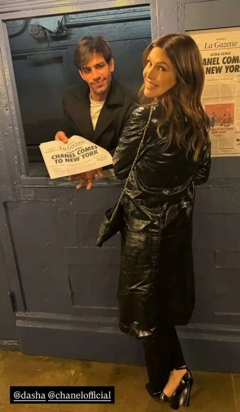 Даша Жукова посетила показ Chanel в Нью-Йорке