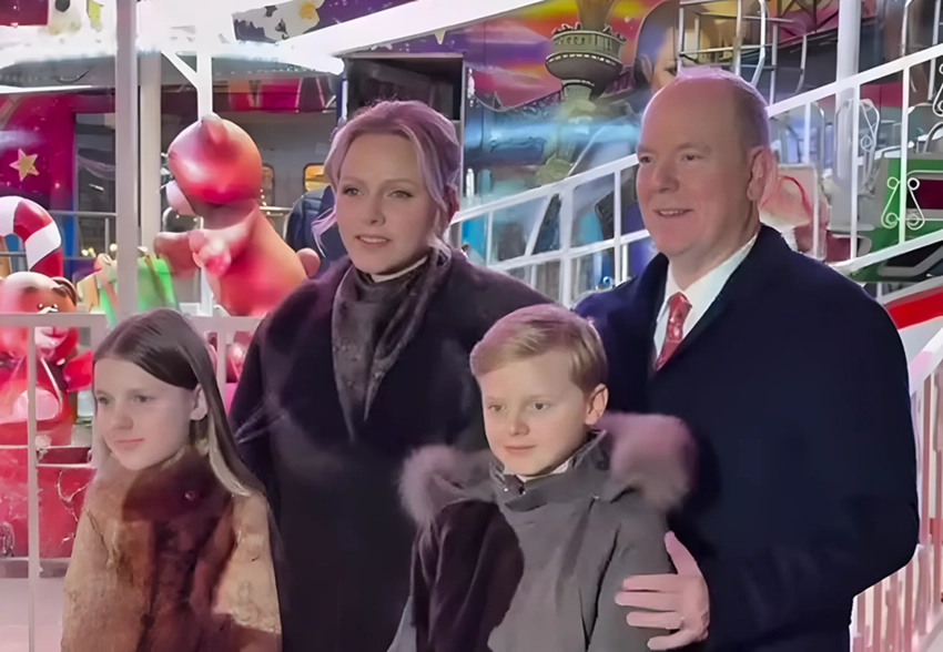 Альбер II и княгиня Шарлен с детьми открыли рождественскую деревню в Монако