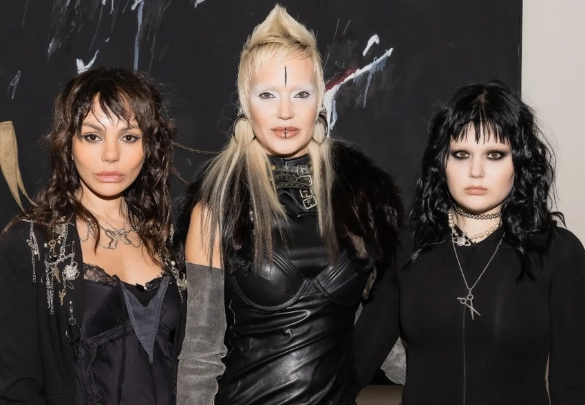 Глюкоза с младшей дочерью, Ксения Собчак и Александр Цекало с женой Дариной Эрвин на открытии выставки Генри Александра Леви