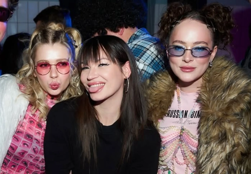 Винтаж Dolce & Gabbana, хиты нулевых и Аглая Тарасова среди гостей: Ида Галич устроила новогоднюю ретро-вечеринку