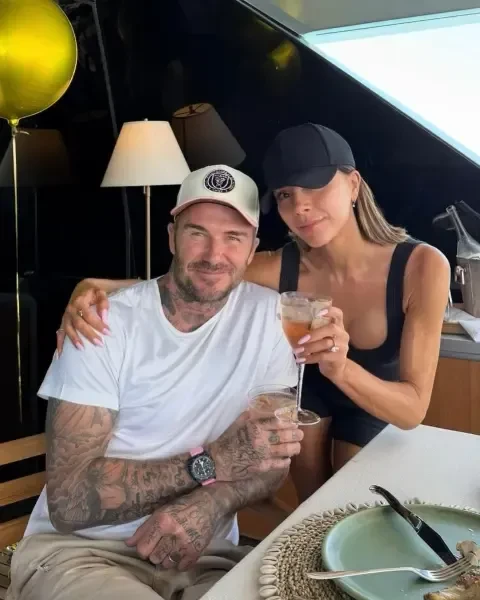 "Фасад безупречности треснул". В соцсетях обсуждают "сенсационные" откровения старшего сына Виктории и Дэвида Бекхэм