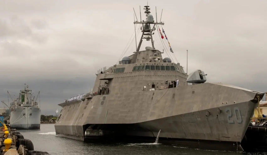 Рядом с вымпелом НОАК: боевой корабль ВМС США пришвартовался на базе Камбоджи