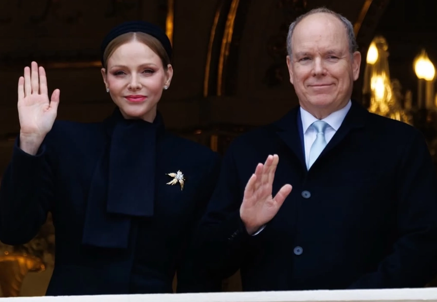 Княгиня Шарлен и князь Альбер II с детьми вышли в свет в Монако