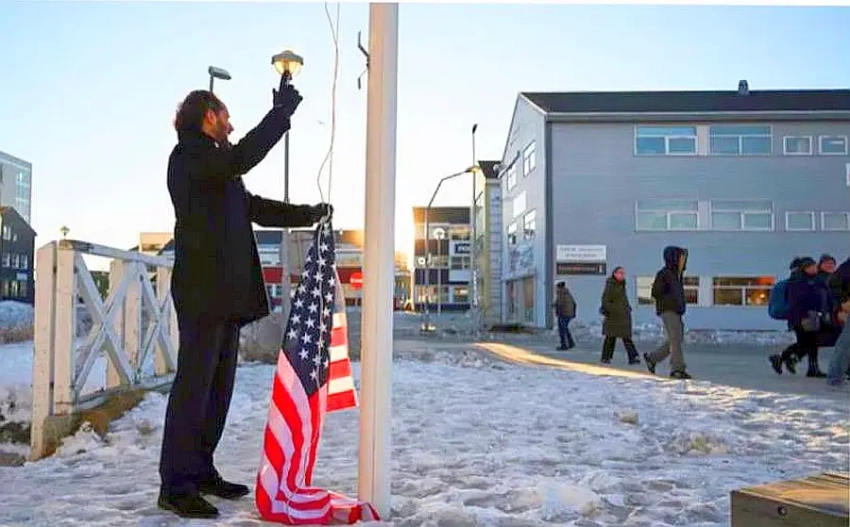 Мэр Нуука раскритиковала комика из ФРГ за попытку поднять флаг США в Гренландии