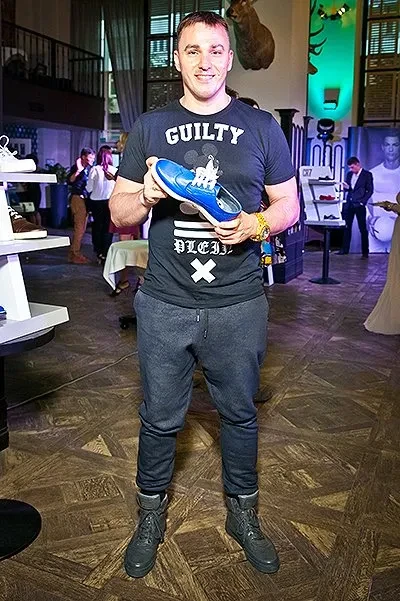 Имена Аллы Пугачёвой, Тимура Бекмамбетова и солиста "Иванушек International" обнаружили в "файлах Эпштейна"