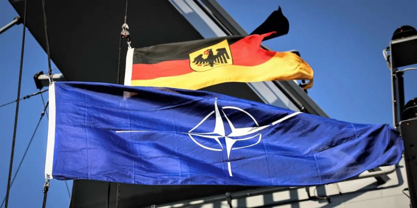 Румын и грек сбросили в двигательные отсеки кораблей ВМС ФРГ 20 кг гравия