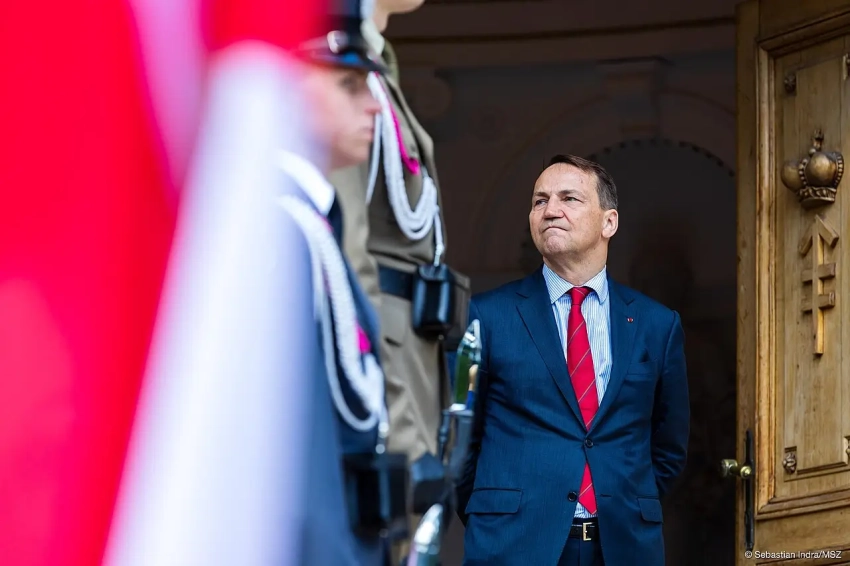 Сикорский пугает поляков русскими танками и призывает готовиться к скорой войне