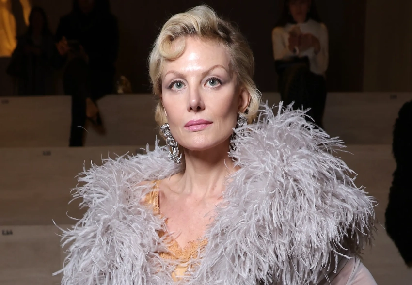 Рената Литвинова в платье с перьями посетила показ Gucci