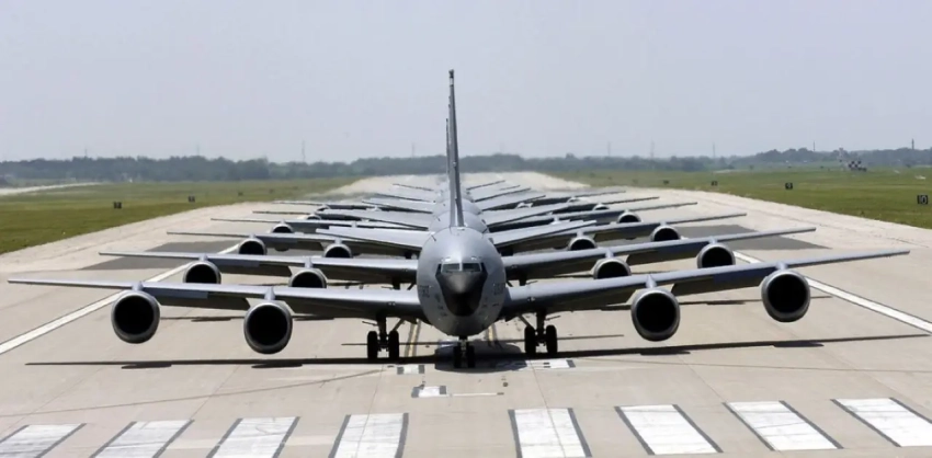 Показано скопление самолётов ВВС США в израильском аэропорту Бен-Гурион