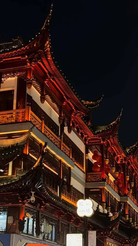 Виктория Лопырёва отдыхает в Китае с сыном