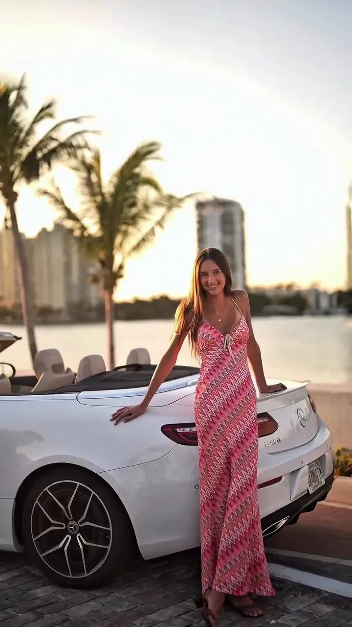 Платье с декольте и кабриолет: дочь Кристины Орбакайте отметила 14-летие в Майами