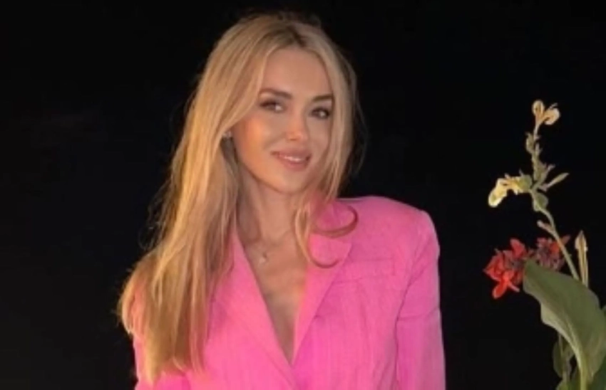 Ксения Сухинова отдыхает в шотландском поместье своего возлюбленного — "водочного короля" Юрия Шефлера*