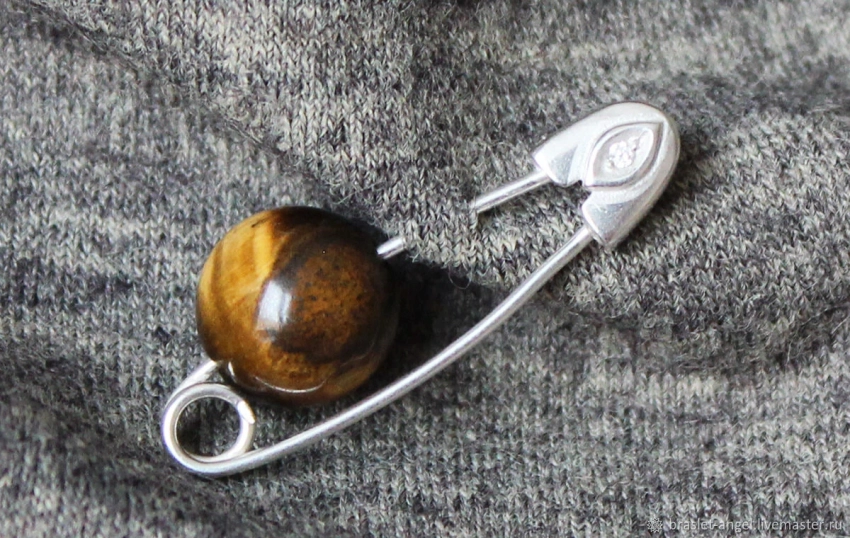 Мощный талисман: где носить оберег из булавки, чтобы убрать негатив