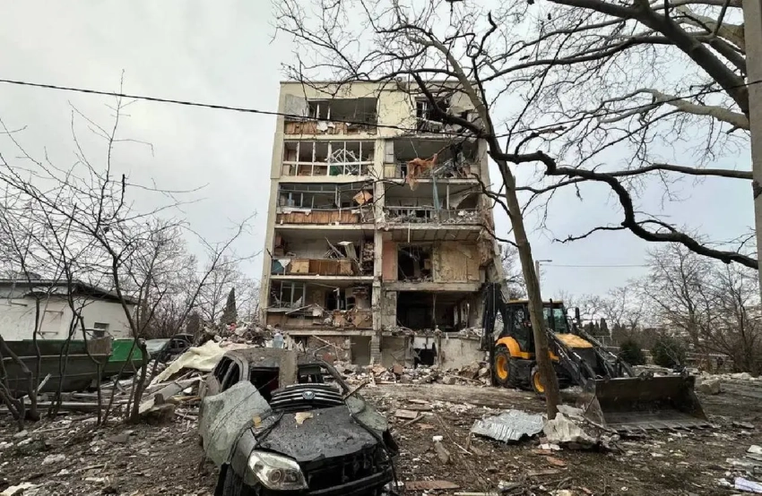 Специалисты исключили бытовой газ как причину взрыва жилого дома в Севастополе