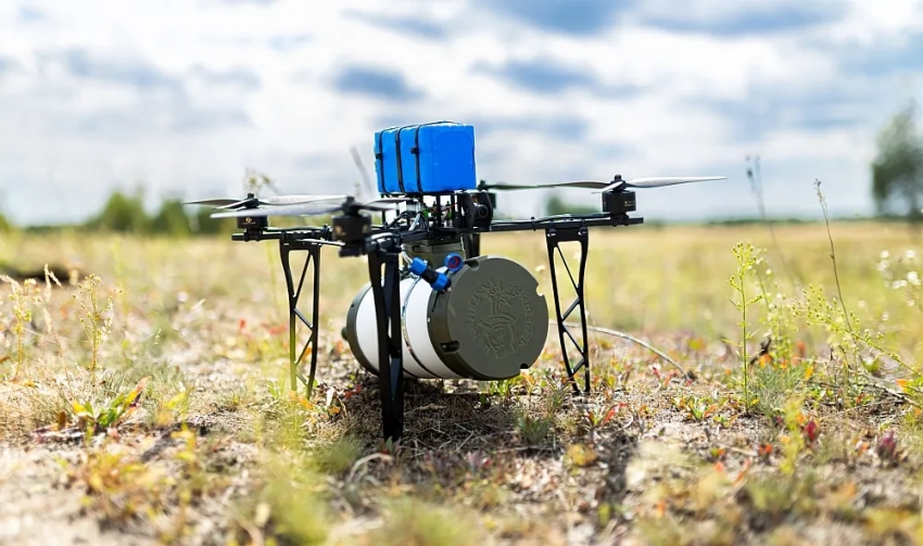 На Украине тестируют FPV-дрон с управлением через оптоволокно и радиоканал