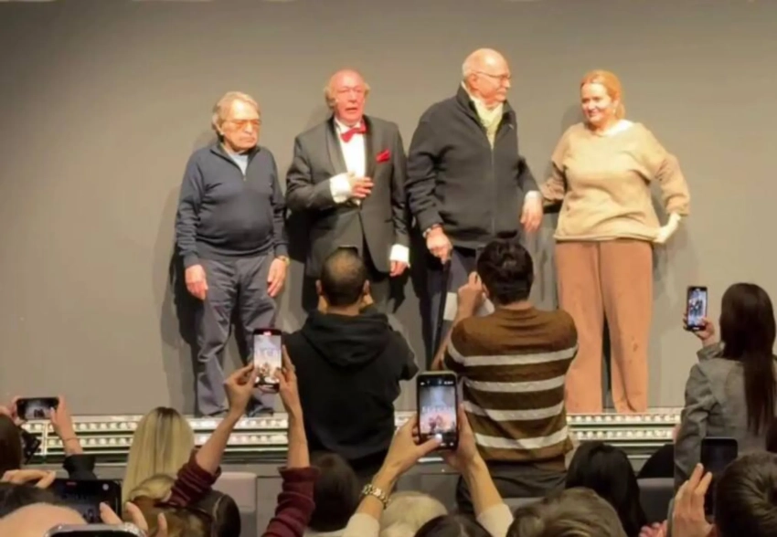 Михаила Ефремова встретили овациями на предпремьерном показе его первого спектакля после освобождения из колонии