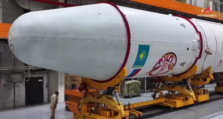 «Роскосмос»: первая ракета «Союз-5» установлена на стартовый стол на Байконуре