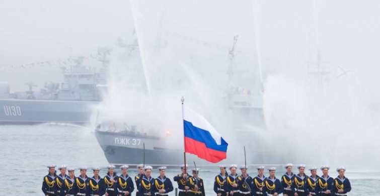 Поздравить моряков с Днем черноморского флота России нужно 13 мая 2024 года